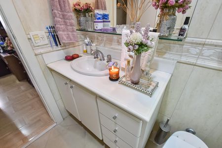 Apartamento à venda com 136m², 4 quartos e 2 vagas Apartamento à venda com 136m², 4 quartos e 2 vagasBanheiro