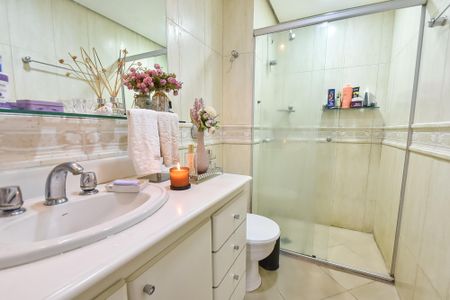 Apartamento à venda com 136m², 4 quartos e 2 vagas Apartamento à venda com 136m², 4 quartos e 2 vagasBanheiro
