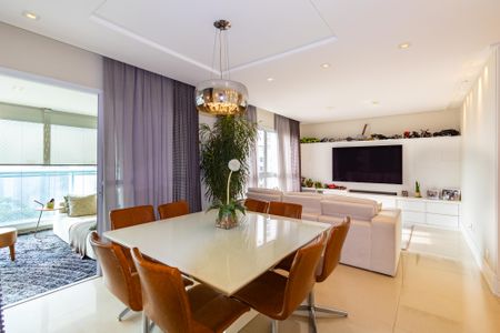 Apartamento para alugar com 3 quartos, 184m² em Vila Suzana, São Paulo