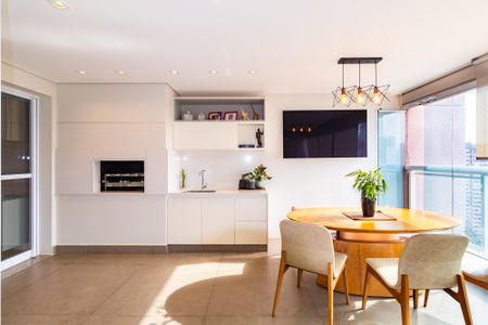 Apartamento para alugar com 3 quartos, 184m² em Vila Suzana, São Paulo