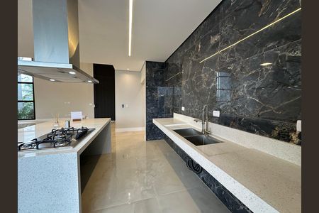 Casa de condomínio à venda com 323m², 4 quartos e 6 vagas Casa de condomínio à venda com 323m², 4 quartos e 6 vagasCozinha