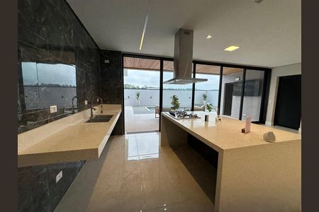 Casa de condomínio à venda com 323m², 4 quartos e 6 vagas Casa de condomínio à venda com 323m², 4 quartos e 6 vagasCozinha
