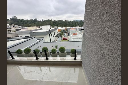 Casa de condomínio à venda com 323m², 4 quartos e 6 vagas Casa de condomínio à venda com 323m², 4 quartos e 6 vagasVaranda