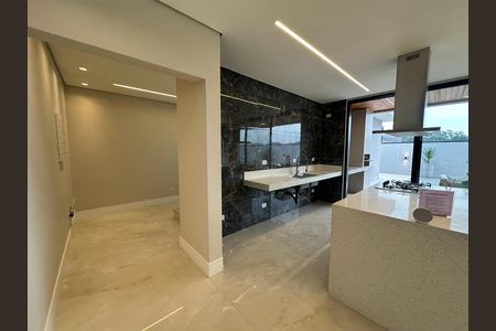 Casa de condomínio à venda com 323m², 4 quartos e 6 vagas Casa de condomínio à venda com 323m², 4 quartos e 6 vagasCozinha