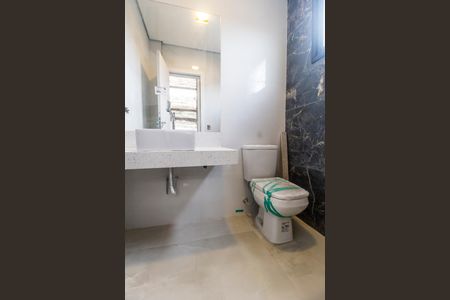 Casa de condomínio à venda com 323m², 4 quartos e 6 vagasBanheiro da Suíte