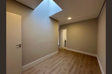 Casa de condomínio à venda com 323m², 4 quartos e 6 vagas Casa de condomínio à venda com 323m², 4 quartos e 6 vagasSuíte 4