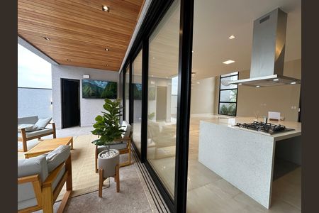Casa de condomínio à venda com 323m², 4 quartos e 6 vagas Casa de condomínio à venda com 323m², 4 quartos e 6 vagasVaranda
