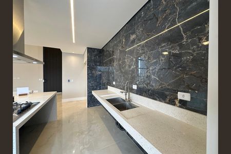Casa de condomínio à venda com 323m², 4 quartos e 6 vagas Casa de condomínio à venda com 323m², 4 quartos e 6 vagasCozinha