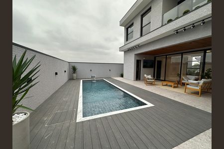Casa de condomínio à venda com 323m², 4 quartos e 6 vagas Casa de condomínio à venda com 323m², 4 quartos e 6 vagasPiscina