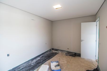 Casa de condomínio à venda com 323m², 4 quartos e 6 vagasSuíte master