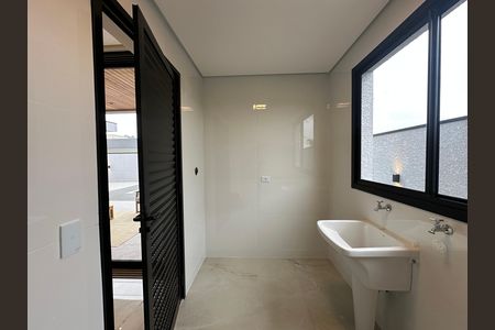 Casa de condomínio à venda com 323m², 4 quartos e 6 vagas Casa de condomínio à venda com 323m², 4 quartos e 6 vagasÁrea de Serviço