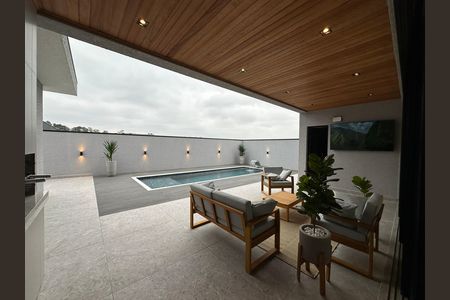 Casa de condomínio à venda com 323m², 4 quartos e 6 vagas Casa de condomínio à venda com 323m², 4 quartos e 6 vagasVaranda