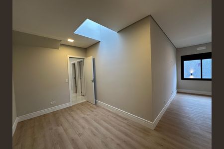 Casa de condomínio à venda com 323m², 4 quartos e 6 vagas Casa de condomínio à venda com 323m², 4 quartos e 6 vagasSuíte 4