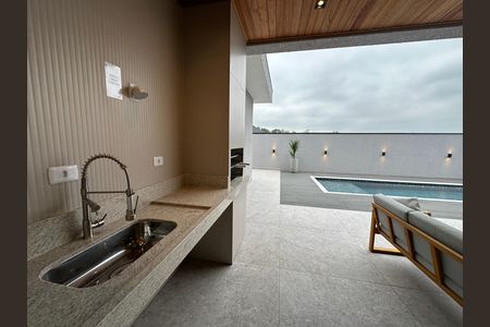 Casa de condomínio à venda com 323m², 4 quartos e 6 vagas Casa de condomínio à venda com 323m², 4 quartos e 6 vagasChurrasqueira