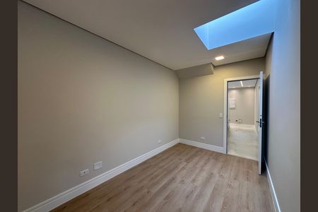 Casa de condomínio à venda com 323m², 4 quartos e 6 vagas Casa de condomínio à venda com 323m², 4 quartos e 6 vagasSuíte 4