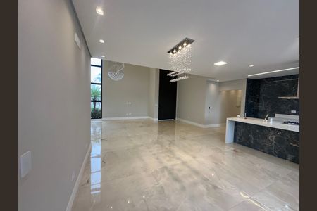 Casa de condomínio à venda com 323m², 4 quartos e 6 vagas Casa de condomínio à venda com 323m², 4 quartos e 6 vagasSala