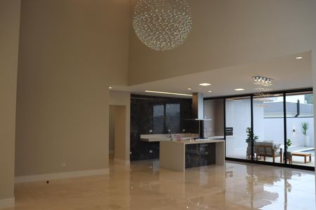 Casa de condomínio à venda com 323m², 4 quartos e 6 vagas Casa de condomínio à venda com 323m², 4 quartos e 6 vagasSala