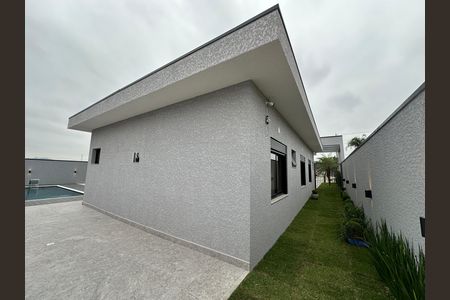 Casa de condomínio à venda com 323m², 4 quartos e 6 vagas Casa de condomínio à venda com 323m², 4 quartos e 6 vagasQuintal