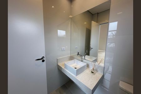 Casa de condomínio à venda com 323m², 4 quartos e 6 vagas Casa de condomínio à venda com 323m², 4 quartos e 6 vagasLavabo