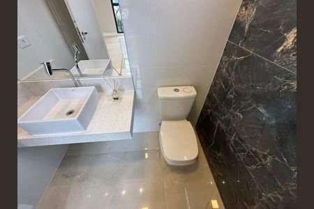 Casa de condomínio à venda com 323m², 4 quartos e 6 vagas Casa de condomínio à venda com 323m², 4 quartos e 6 vagasLavabo