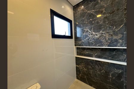 Casa de condomínio à venda com 323m², 4 quartos e 6 vagas Casa de condomínio à venda com 323m², 4 quartos e 6 vagasBanheiro da Suíte 4