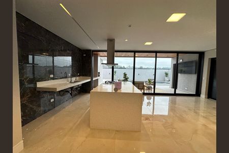 Casa de condomínio à venda com 323m², 4 quartos e 6 vagas Casa de condomínio à venda com 323m², 4 quartos e 6 vagasCozinha