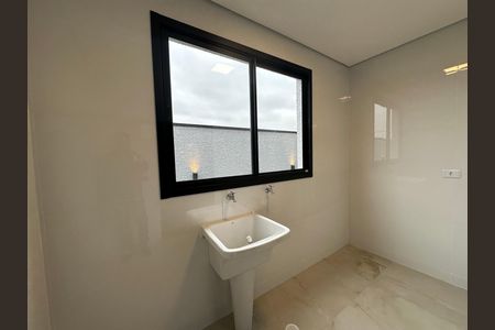 Casa de condomínio à venda com 323m², 4 quartos e 6 vagas Casa de condomínio à venda com 323m², 4 quartos e 6 vagasÁrea de Serviço