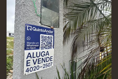 Casa de condomínio à venda com 323m², 4 quartos e 6 vagas Casa de condomínio à venda com 323m², 4 quartos e 6 vagasPlaca