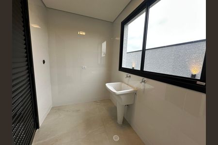 Casa de condomínio à venda com 323m², 4 quartos e 6 vagas Casa de condomínio à venda com 323m², 4 quartos e 6 vagasÁrea de Serviço
