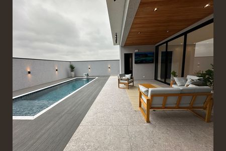 Casa de condomínio à venda com 323m², 4 quartos e 6 vagas Casa de condomínio à venda com 323m², 4 quartos e 6 vagasPiscina