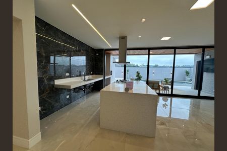 Casa de condomínio à venda com 323m², 4 quartos e 6 vagas Casa de condomínio à venda com 323m², 4 quartos e 6 vagasCozinha