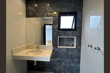 Casa de condomínio à venda com 323m², 4 quartos e 6 vagas Casa de condomínio à venda com 323m², 4 quartos e 6 vagasBanheiro Social