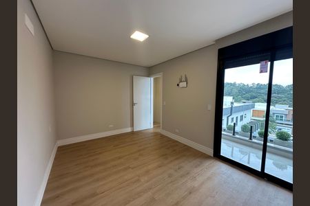 Casa de condomínio à venda com 323m², 4 quartos e 6 vagas Casa de condomínio à venda com 323m², 4 quartos e 6 vagasSuíte 1