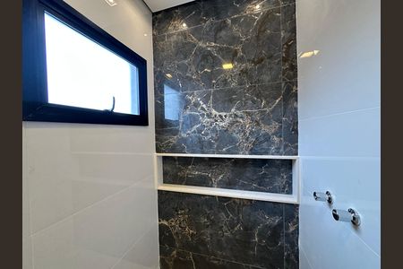 Casa de condomínio à venda com 323m², 4 quartos e 6 vagas Casa de condomínio à venda com 323m², 4 quartos e 6 vagasBanheiro da Suíte 4