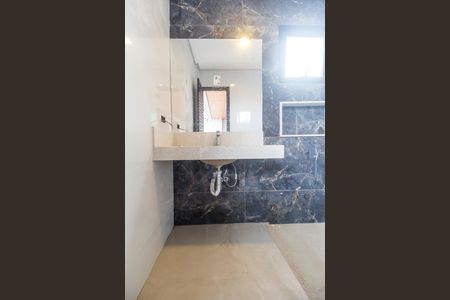 Casa de condomínio à venda com 323m², 4 quartos e 6 vagasLavabo