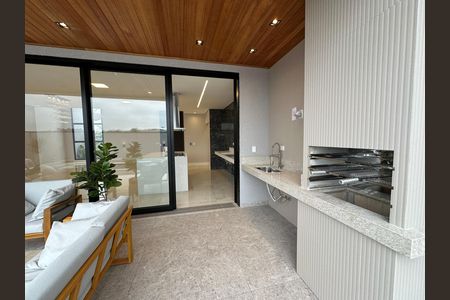 Casa de condomínio à venda com 323m², 4 quartos e 6 vagas Casa de condomínio à venda com 323m², 4 quartos e 6 vagasChurrasqueira