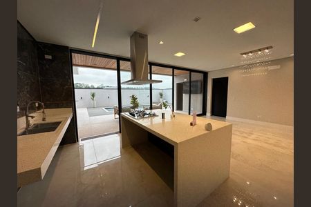 Casa de condomínio à venda com 323m², 4 quartos e 6 vagas Casa de condomínio à venda com 323m², 4 quartos e 6 vagasCozinha