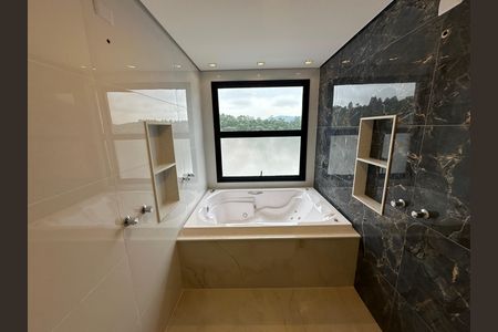 Casa de condomínio à venda com 323m², 4 quartos e 6 vagas Casa de condomínio à venda com 323m², 4 quartos e 6 vagasBanheiro da Suíte 1