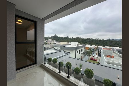 Casa de condomínio à venda com 323m², 4 quartos e 6 vagas Casa de condomínio à venda com 323m², 4 quartos e 6 vagasVaranda