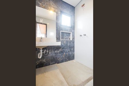 Casa de condomínio à venda com 323m², 4 quartos e 6 vagasLavabo