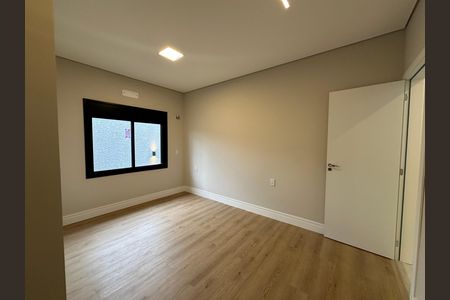 Casa de condomínio à venda com 323m², 4 quartos e 6 vagas Casa de condomínio à venda com 323m², 4 quartos e 6 vagasSuíte 2