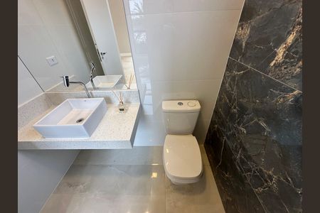 Casa de condomínio à venda com 323m², 4 quartos e 6 vagas Casa de condomínio à venda com 323m², 4 quartos e 6 vagasLavabo