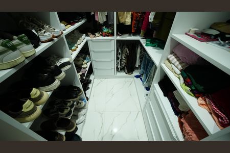Apartamento à venda com 80m², 3 quartos e 2 vagasCloset da suíte
