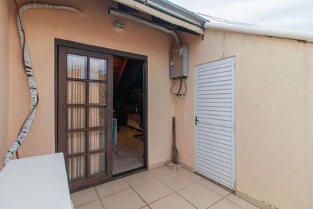 Casa de condomínio à venda com 164m², 4 quartos e 2 vagasVaranda