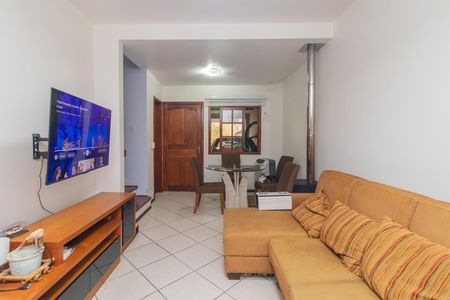 Sala de casa de condomínio à venda com 4 quartos, 164m² em Serraria, Porto Alegre