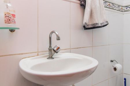 Casa de condomínio à venda com 164m², 4 quartos e 2 vagasLavabo