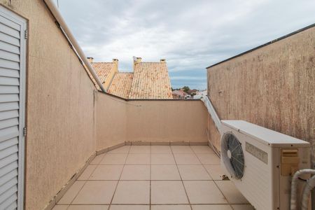 Casa de condomínio à venda com 164m², 4 quartos e 2 vagasVaranda