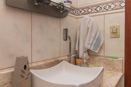 Casa de condomínio à venda com 164m², 4 quartos e 2 vagasBanheiro do Quarto 1