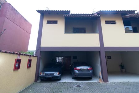 Casa de condomínio à venda com 164m², 4 quartos e 2 vagasFachada