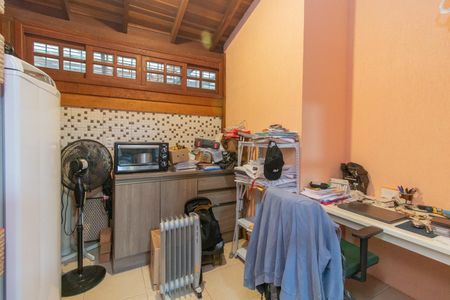 Casa de condomínio à venda com 164m², 4 quartos e 2 vagasEscritório